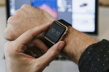 За 10 месяцев продажи умных часов в московском регионе значительно выросли За 10 месяцев продажи умных часов в московском регионе значительно выросли