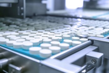 «Р-фарм» через суд требует с Райффайзенбанка 337,5 млн евро «Р-фарм» через суд требует с Райффайзенбанка 337,5 млн евро