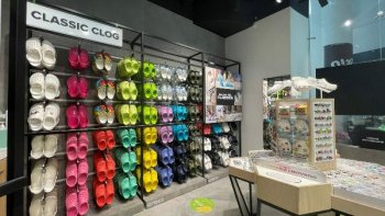 Бренд CROCS запустил магазины в новой концепции Бренд CROCS запустил магазины в новой концепции