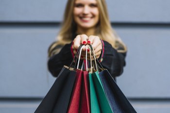 Retailtainment: больше эмоций, меньше рекламы (кейсы ритейлеров) Retailtainment: больше эмоций, меньше рекламы (кейсы ритейлеров)