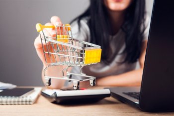 Как ритейлерам использовать сильные и слабые стороны маркетплейсов? Как ритейлерам использовать сильные и слабые стороны маркетплейсов?