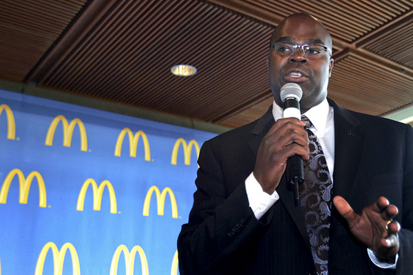 Глава корпорации McDonald’s ушел в отставку  