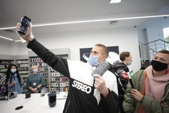 re:Store, «М.Видео», «Эльдорадо» и «Связной» подвели первые итоги начала продаж iPhone 12 и iPhone 12 Pro в РФ (фото) re:Store, «М.Видео», «Эльдорадо» и «Связной» подвели первые итоги начала продаж iPhone 12 и iPhone 12 Pro в РФ (фото)