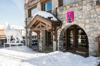 Главное за неделю: скандальный тур Rendez-Vous, «Адамас» продал бизнес, названы самые подделываемые бренды в 2025 году Главное за неделю: скандальный тур Rendez-Vous, «Адамас» продал бизнес, названы самые подделываемые бренды в 2025 году