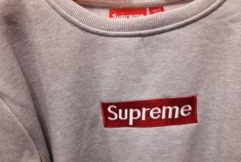 EssilorLuxottica приобретает бренд одежды Supreme EssilorLuxottica приобретает бренд одежды Supreme