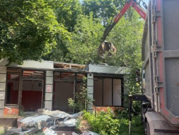 В Подмосковье снесут половину ларьков и киосков В Подмосковье снесут половину ларьков и киосков