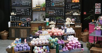 В России вместо Lush открылись магазины под брендом Oomph В России вместо Lush открылись магазины под брендом Oomph