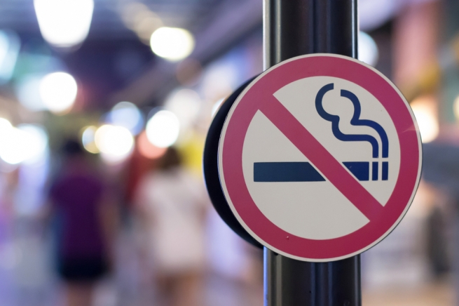 В РФ могут вновь разрешить курить в кафе и ресторанах