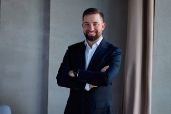 Андрей Егоров, «Пятёрочка»: как совмещать ИИ, тренды и технологии и формировать новый эмоциональный ритейл в России Андрей Егоров, «Пятёрочка»: как совмещать ИИ, тренды и технологии и формировать новый эмоциональный ритейл в России