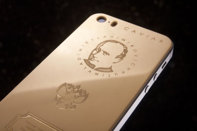 Золотые айфоны с Владимиром Путиным продадут по 147 тысяч рублей