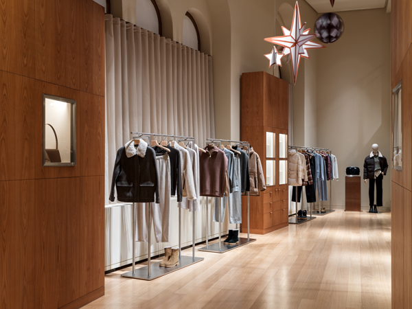 12 STOREEZ откроет на месте Louis Vuitton магазин в формате «бутик» 12 STOREEZ откроет на месте Louis Vuitton магазин в формате «бутик»