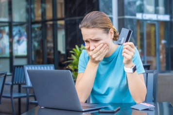 ВТБ: мошенники выманивают у клиентов банковские карты «для проверки» ВТБ: мошенники выманивают у клиентов банковские карты «для проверки»