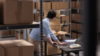 Средние зарплаты для специалистов складов выросли на 15% Средние зарплаты для специалистов складов выросли на 15%