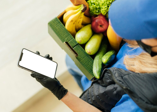 Почти 918 млрд рублей потратили россияне на доставку продуктов в 2023 году Почти 918 млрд рублей потратили россияне на доставку продуктов в 2023 году