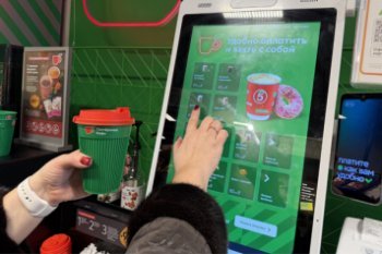 «Пятёрочка» тестирует новые стаканы для горячих напитков «с собой» «Пятёрочка» тестирует новые стаканы для горячих напитков «с собой»