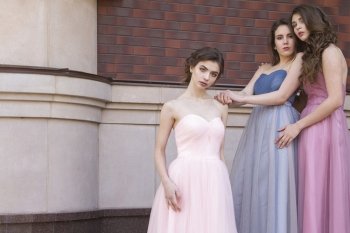 Цигель-цигель: как продать наряды выпускникам, отложившим покупку на последний момент Цигель-цигель: как продать наряды выпускникам, отложившим покупку на последний момент