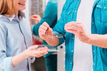 «Быстрый, экономный, ленивый»: как изменился покупатель оптики и почему федеральные сети проигрывают одиночкам «Быстрый, экономный, ленивый»: как изменился покупатель оптики и почему федеральные сети проигрывают одиночкам