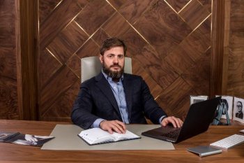 Совладелец ювелирной сети «585*ЗОЛОТОЙ» открыл первую дизайн-студию украшений Совладелец ювелирной сети «585*ЗОЛОТОЙ» открыл первую дизайн-студию украшений