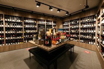 Simple Group открыла 50-ю винотеку SimpleWine Simple Group открыла 50-ю винотеку SimpleWine