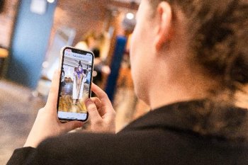 Бренд Victoria Andreyanova представил коллекцию одежды в формате AR-голограмм Бренд Victoria Andreyanova представил коллекцию одежды в формате AR-голограмм