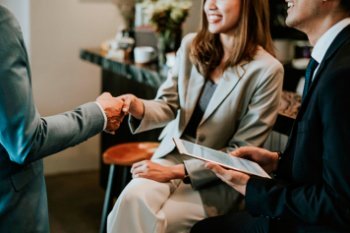 Жизнь после сделки: как перестраиваются FMCG-бренды под новых собственников Жизнь после сделки: как перестраиваются FMCG-бренды под новых собственников