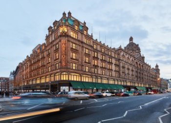 Руководство Harrods подало иск в отношении наследников Мухаммеда Аль-Файеда для привлечения их к помощи жертвам насилия миллиардера Руководство Harrods подало иск в отношении наследников Мухаммеда Аль-Файеда для привлечения их к помощи жертвам насилия миллиардера