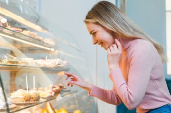Каждый второй россиянин хотел бы отказаться от импульсивных «вкусных» покупок Каждый второй россиянин хотел бы отказаться от импульсивных «вкусных» покупок