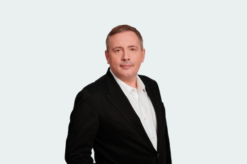 Владислав Курбатов, «Пятёрочка»: «Сложно надеяться на другой результат, продолжая делать то же самое, поэтому мы постоянно меняемся» Владислав Курбатов, «Пятёрочка»: «Сложно надеяться на другой результат, продолжая делать то же самое, поэтому мы постоянно меняемся»