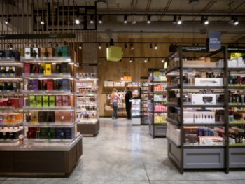 Сеть «Золотое Яблоко» открыла новый магазин в Москве (ФОТО) Сеть «Золотое Яблоко» открыла новый магазин в Москве (ФОТО)