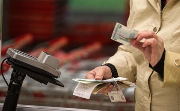 Россияне стали чаще платить наличными после отключения Apple Pay и Google Pay Россияне стали чаще платить наличными после отключения Apple Pay и Google Pay