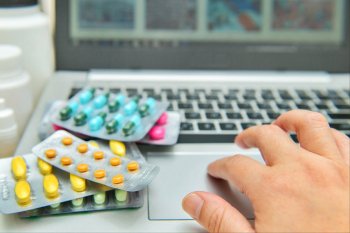 Правительство упростило выдачу разрешений для дистанционной продажи безрецептурных лекарств