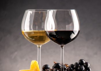 Ритейлерам рекомендуют наращивать на полке долю российских дорогих вин Ритейлерам рекомендуют наращивать на полке долю российских дорогих вин