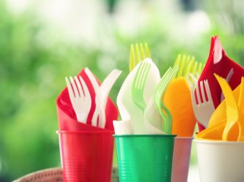 Каждый третий россиянин сдает пластиковую посуду на переработку Каждый третий россиянин сдает пластиковую посуду на переработку