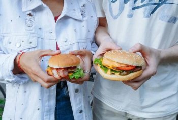 Эксперты: почему в России дорожает фастфуд Эксперты: почему в России дорожает фастфуд