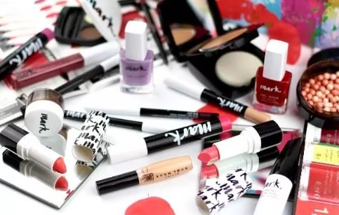 Avon не будет продавать российский бизнес Avon не будет продавать российский бизнес