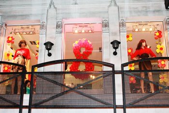 Без лишних трат: оформляем торговые точки к праздникам Без лишних трат: оформляем торговые точки к праздникам