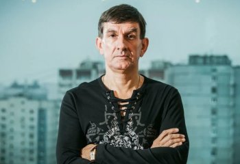 Борис Бобровников продает свои акции и уходит с поста гендиректора «КРОКа» Борис Бобровников продает свои акции и уходит с поста гендиректора «КРОКа»