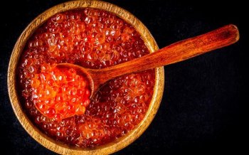 Продажи красной икры сократились в РФ Продажи красной икры сократились в РФ