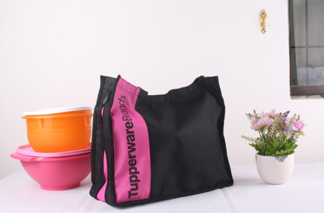 Производитель контейнеров Tupperware закрывает фабрики в Европе Производитель контейнеров Tupperware закрывает фабрики в Европе