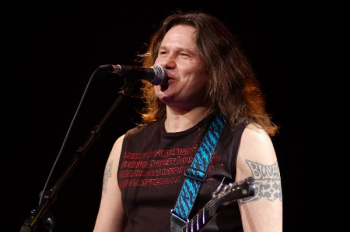 Лидер группы «Чиж & Co» согласился уступить X5 право на бренд «Чижик» Лидер группы «Чиж & Co» согласился уступить X5 право на бренд «Чижик»