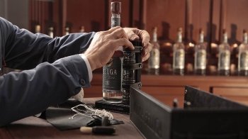 "Синергия" совместно с ГУМом запустила икоро-водочный бар Beluga Caviar Bar "Синергия" совместно с ГУМом запустила икоро-водочный бар Beluga Caviar Bar