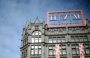 ЦУМ и ДЛТ снижают цены на 15% из-за укрепления рубля ЦУМ и ДЛТ снижают цены на 15% из-за укрепления рубля