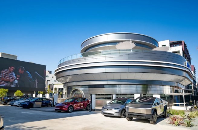 В Лос-Анджелесе открылась закусочная Илона Маска Tesla Diner В Лос-Анджелесе открылась закусочная Илона Маска Tesla Diner