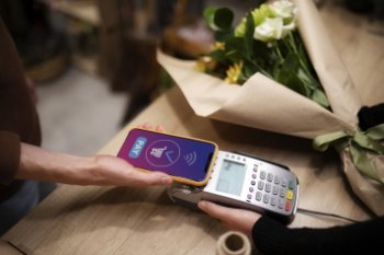 В РФ усилят контроль за безналичными платежами в рознице В РФ усилят контроль за безналичными платежами в рознице