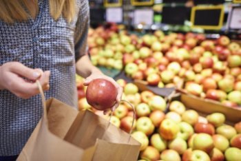 Рынок свежих яблок ежегодно демонстрирует рост продаж Рынок свежих яблок ежегодно демонстрирует рост продаж