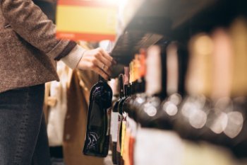 Алкомаркеты в Вологодской области до конца года переформатируют в продуктовые магазины Алкомаркеты в Вологодской области до конца года переформатируют в продуктовые магазины