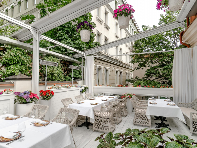 В России растет число кафе и ресторанов с летними верандами В России растет число кафе и ресторанов с летними верандами