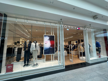 Экс-дистрибутору Tommy Hilfiger в РФ грозит банкротство Экс-дистрибутору Tommy Hilfiger в РФ грозит банкротство