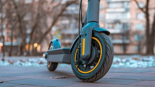 Электросамокаты Whoosh начали оснащать шлемами Электросамокаты Whoosh начали оснащать шлемами