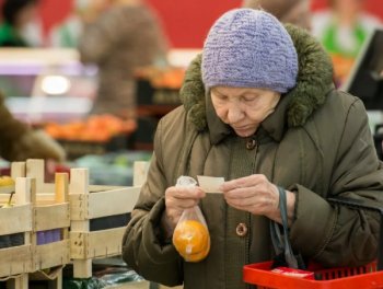 При подорожании продуктов в РФ могут ввести продуктовые карточки При подорожании продуктов в РФ могут ввести продуктовые карточки